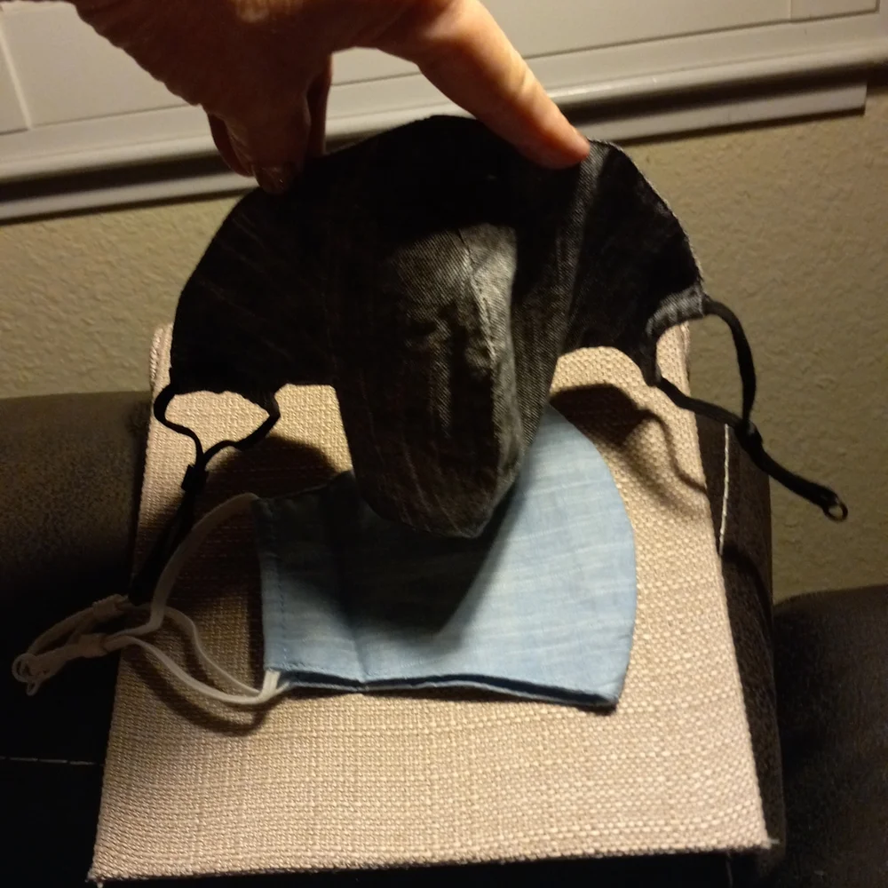 😷👍Two Adjustable Elastic Face Masks. Gray and Light Blue.